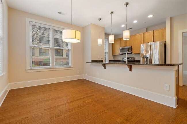 Building Photo - Luxurious 2BR Condo with Fantastic Upgrades!  Pet friendly!