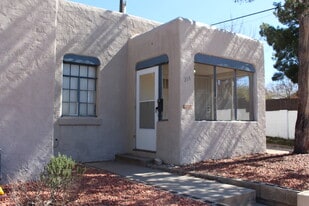 Building Photo - 214 Pine St SE