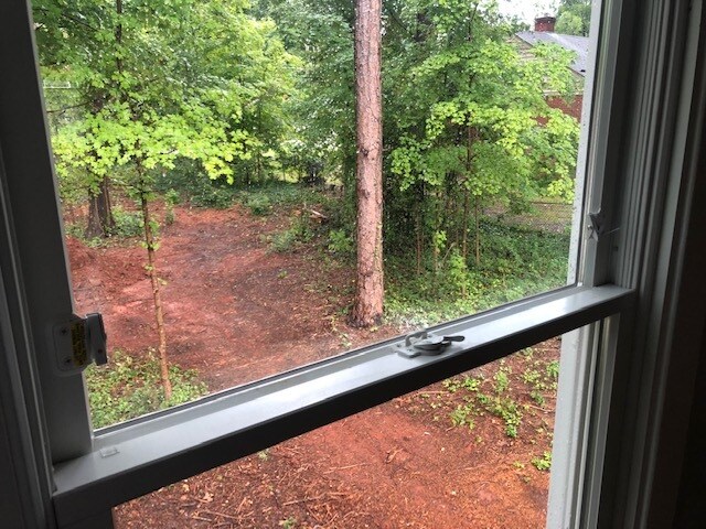 Building Photo - 621 Brooks Ave