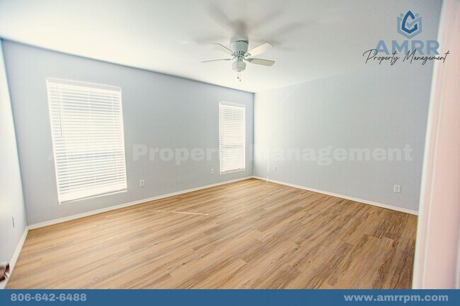 Building Photo - 4 Bedroom Available SOON!