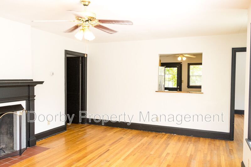 Building Photo - 219 Sequoia Dr