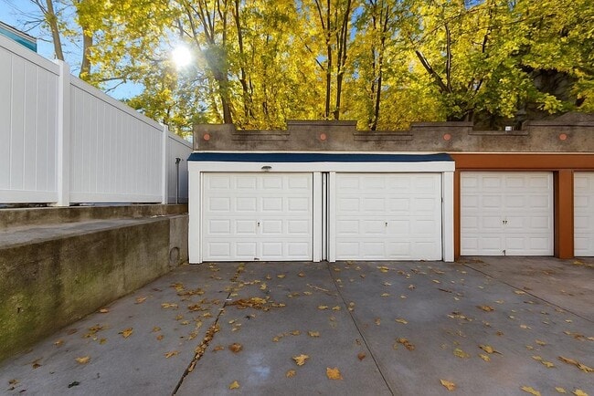 Building Photo - 385 Fairmount Ave