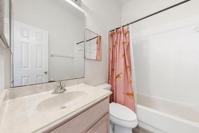 Building Photo - Centrally Located in Celebration Village