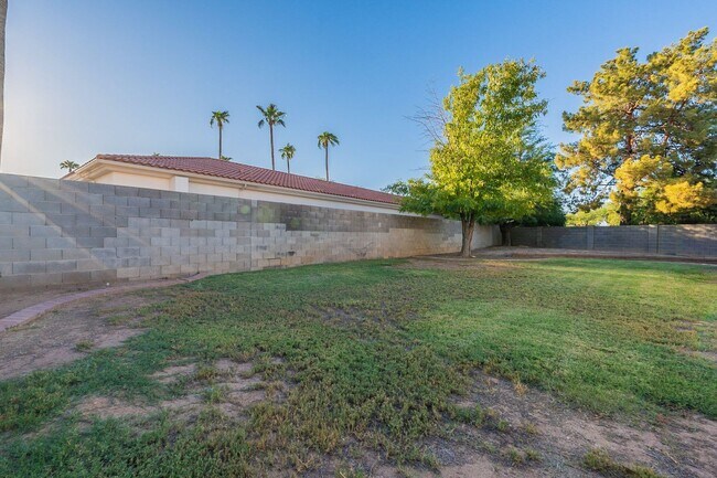 Building Photo - Spacious 5-Bedroom Home with Open Layout & Private Backyard