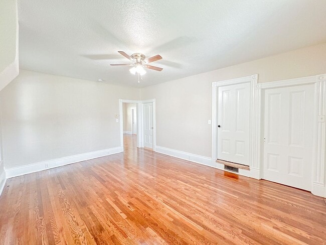 Building Photo - Los Alamitos 4 Bed 2 Bath House - 2 Car Gar - Wood Flooring - Huge Yard - Cute!!!