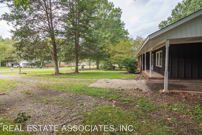 Building Photo - 3 br, 1.5 bath House - 306 5th Street