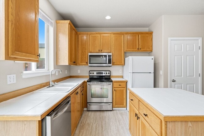 Building Photo - 3 Bedroom 2.5 Bath Home in Kelly Creek Estates