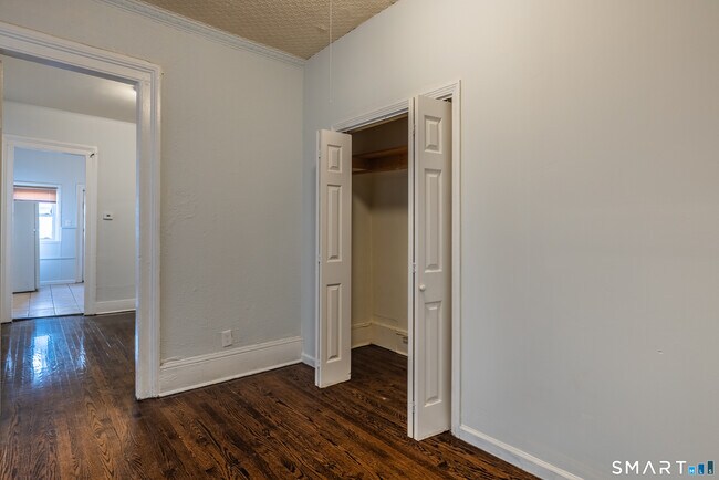 Building Photo - 1995 Main St