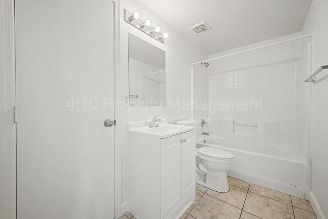 Building Photo - 280 S Elizabeth Way