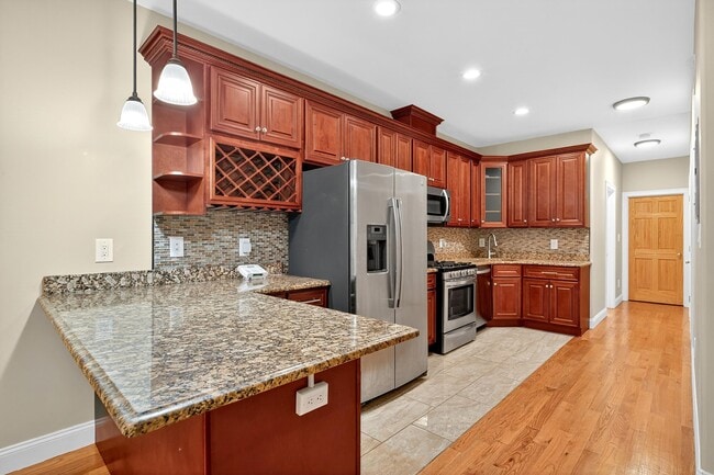 Building Photo - 213 Claremont Ave