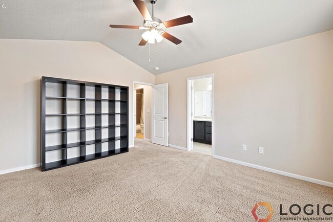 Building Photo - Beautiful Townhome in Midvale!