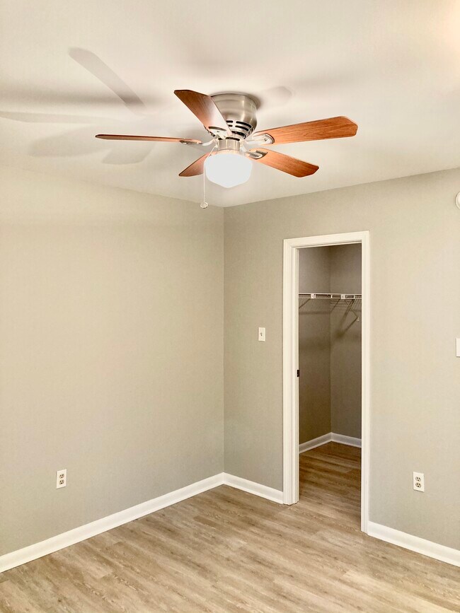 Building Photo - 141 Lamotte Dr