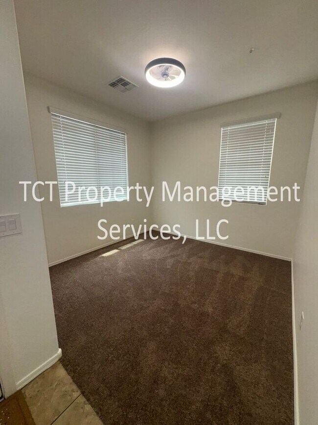 Building Photo - Charming home in the Bridges at Gilbert!