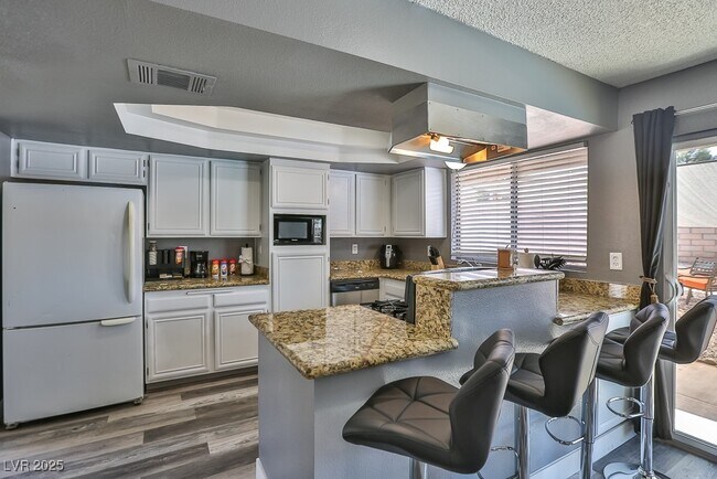 Building Photo - 533 Sheffield Dr