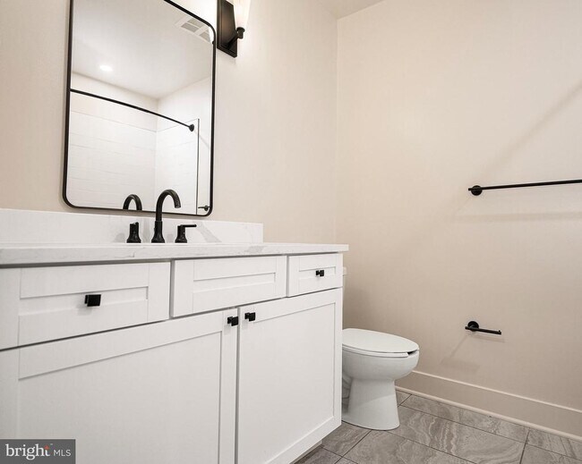 Building Photo - 128 N Bond St