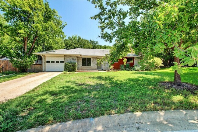 Building Photo - 900 Aurora Cir