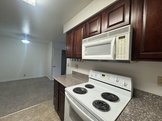 Building Photo - Las Vegas Guard-Gated Condo for Rent | Bella Vita Community | 1 Bedroom Upstairs Unit