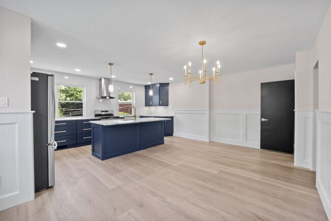 Building Photo - 857 Green Valley Dr