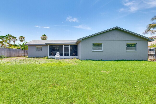 Building Photo - 589 Coconut St