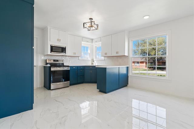 Building Photo - 602 W Pecan St