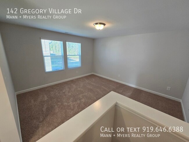 Building Photo - 142 Gregory Vlg Dr