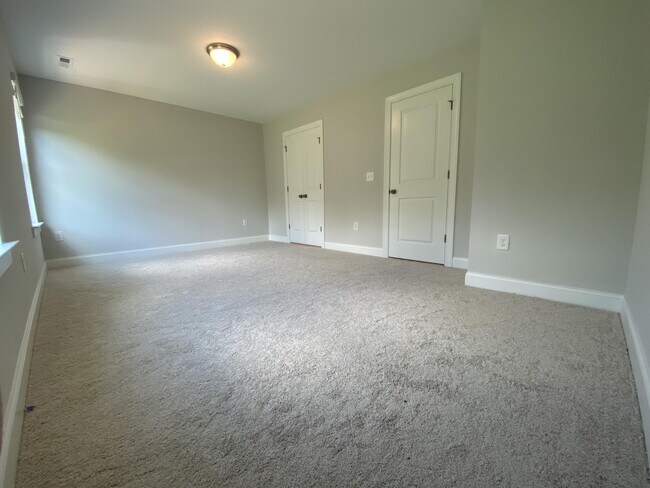 Building Photo - 339 Old Grove Ln