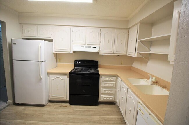 Building Photo - 540 Orange Dr