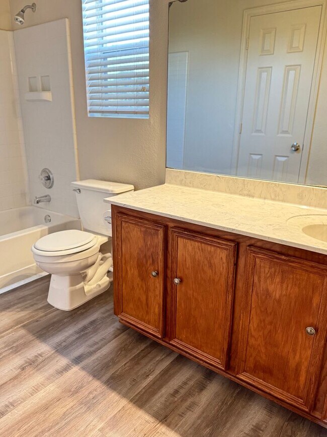 Building Photo - Desirable Highlands at Sagert Ranch Neighborhood!! Features 4 Bedrooms, 2.25 Bath, 2 Car Garage Home