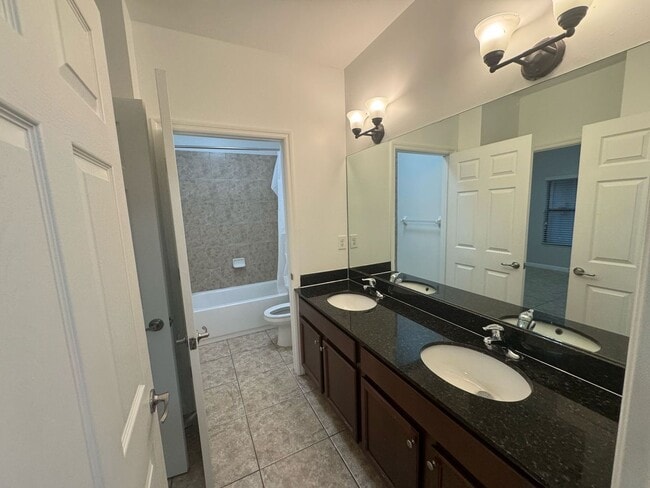 Building Photo - 1045 Villas LLC (1035 NE 10th Ave)