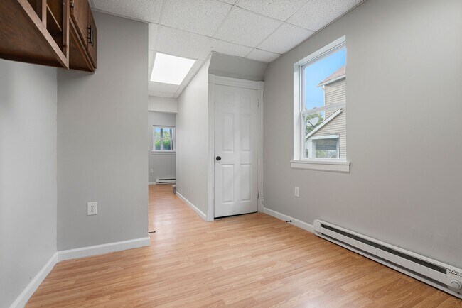 Building Photo - Beautiful 3 Bedroom House in Munhall available now!
