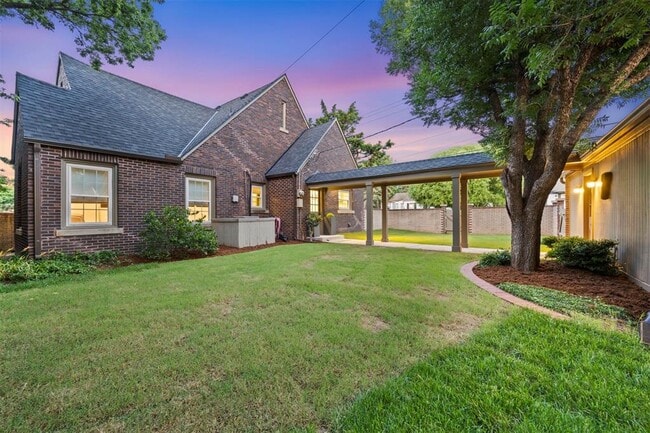 Building Photo - 1125 Park Manor Dr