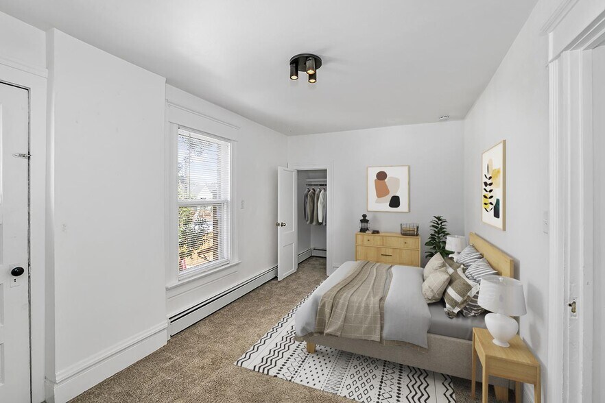 Building Photo - Spacious & light-filled Governors' Park ho...