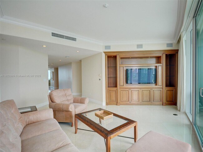 Building Photo - 20155 NE 38th Ct