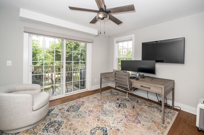 Building Photo - Move-in Ready Downtown Raleigh Condo - Walk to Seaboard Station!