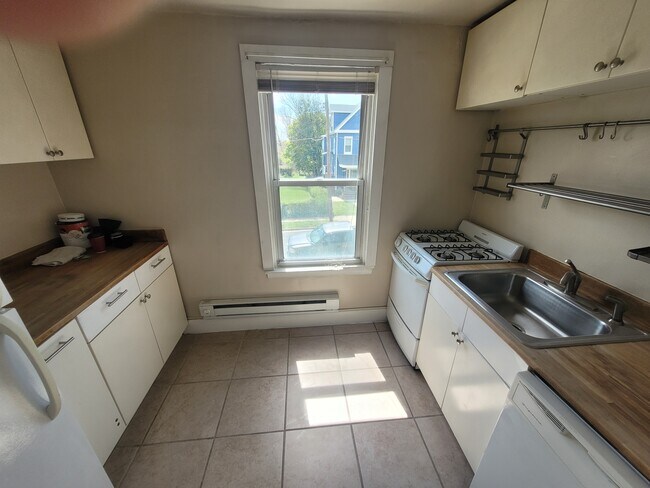 Building Photo - 14 E Overlea Ave