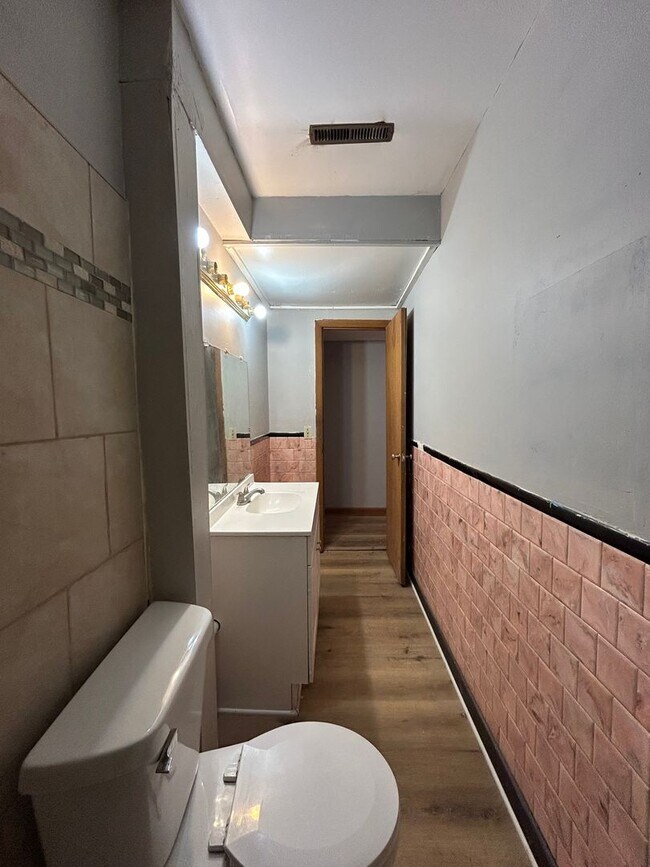 Building Photo - Black Milvus Rentals (6201 S. 42nd St.)