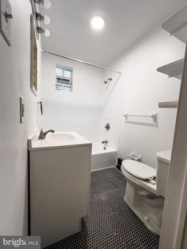 Building Photo - 262 Apsley St