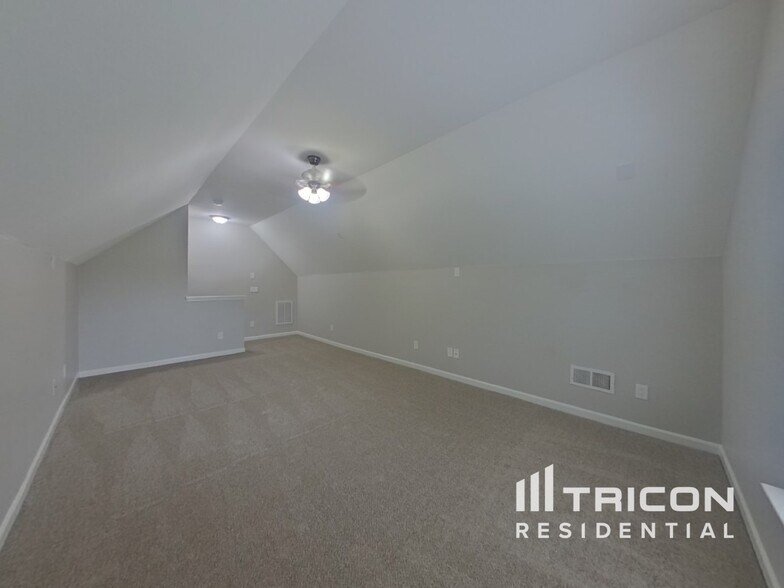 Building Photo - 6631 Sunman Rd