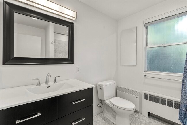 Building Photo - 20 Follen St