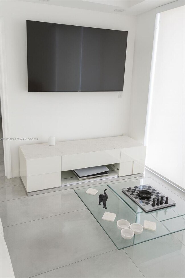 Building Photo - 1780 NE 191st St