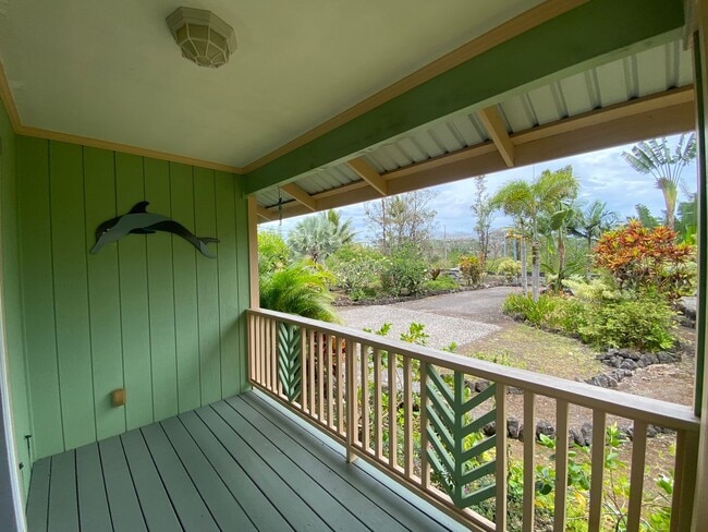 Building Photo - 3/2 In The Hawaiian Paradise Park Sunbelt!