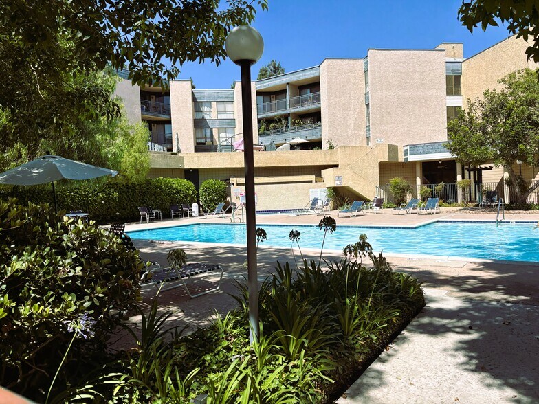 Building Photo - 4589 Via Marisol