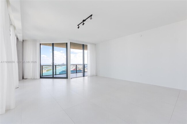 Building Photo - 1000 Biscayne Blvd