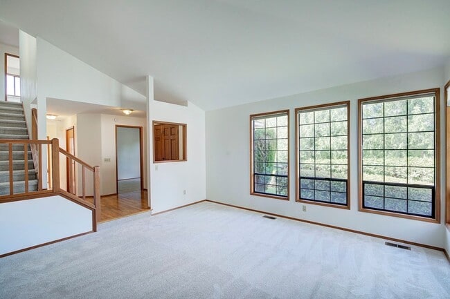 Building Photo - 4Bd/2.5Ba Sammamish Home