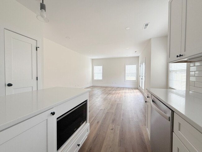 Building Photo - 3 Bedroom Home with 2 Car Garage and Resort Style Pool Access