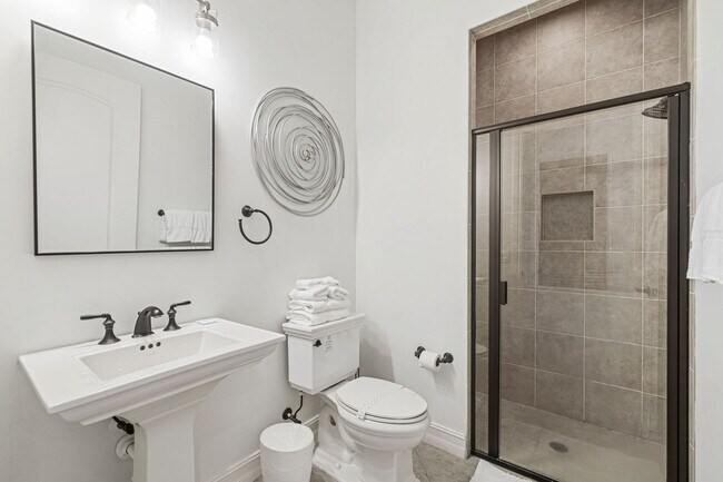 Building Photo - 815 Golden Bear Dr