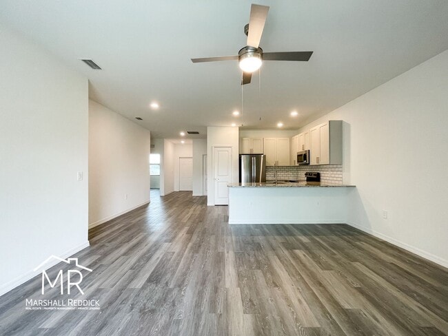 Building Photo - Spacious 3-Bedroom, 2-Bathroom 1 Car Garage
