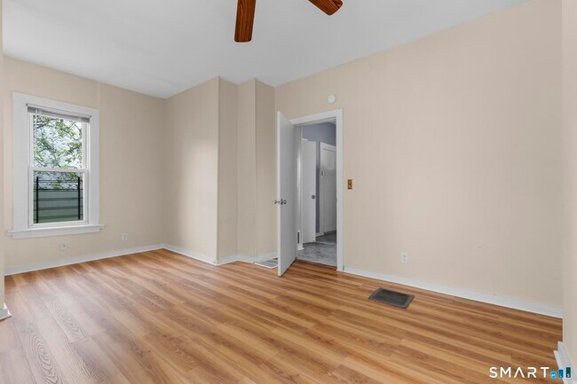 Building Photo - 651 Iranistan Ave