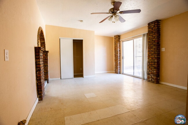 Building Photo - 931 Emerson Ave