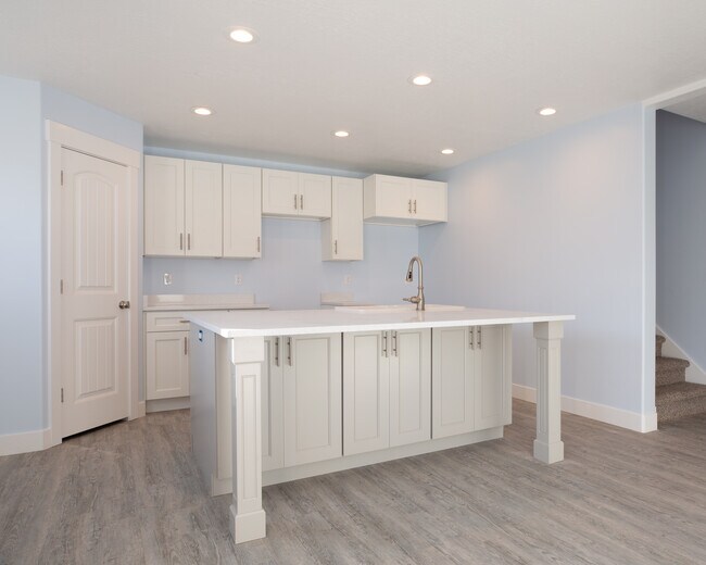 Building Photo - 251 N 200 W